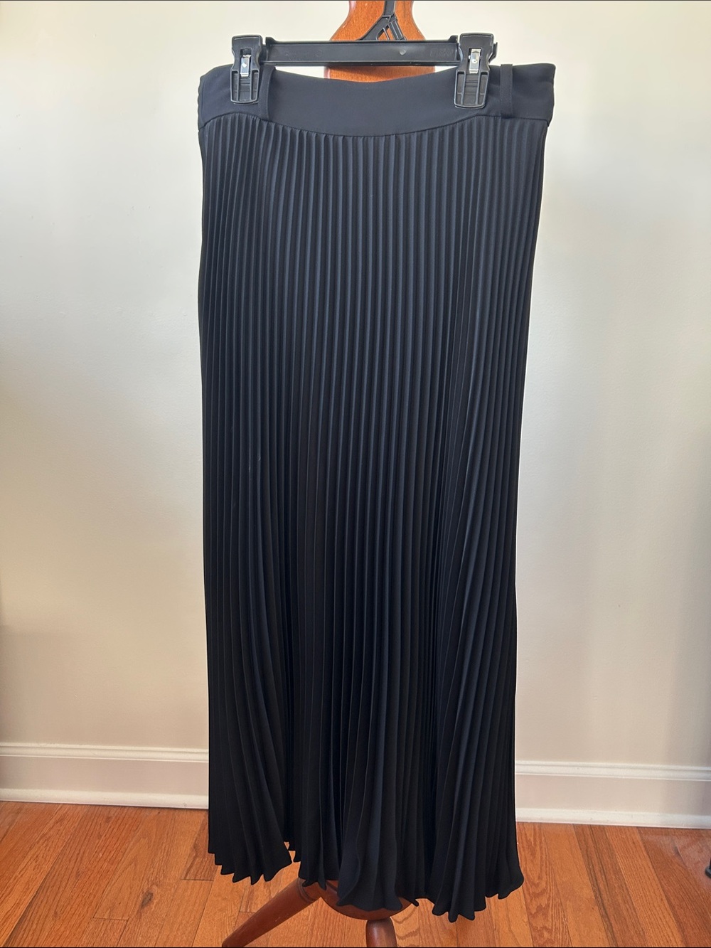 Wilfred Black Pleated Maxi Skirt EUC Size 6